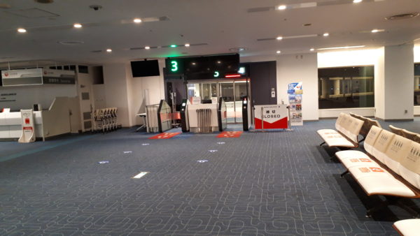 羽田空港　搭乗口ゲートの写真