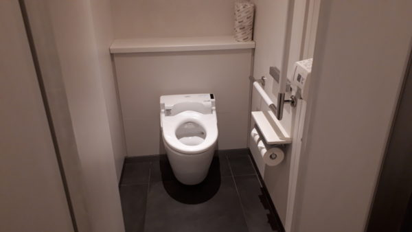 POWER LOUNGE NORTHの男トイレの写真