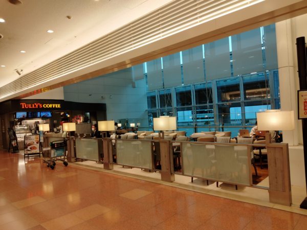 羽田空港第３ターミナル寝れる場所、２階到着ロビータリーズコーヒー