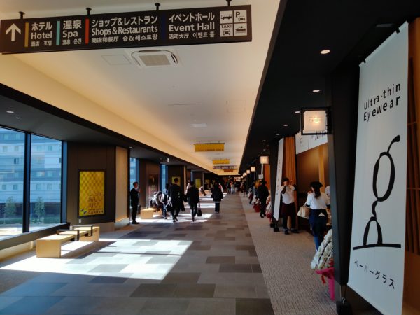 羽田空港第三ターミナル⇔羽田エアポートガーデンを結ぶ連絡橋の写真